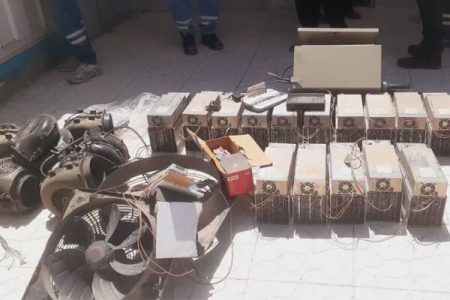 پلیس بندرلنگه از کشف ۹ دستگاه ماینر غیرمجاز در یک واحد مسکونی خبر داد